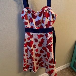 Snow White and the Seven Drawfs Disney Dress - M